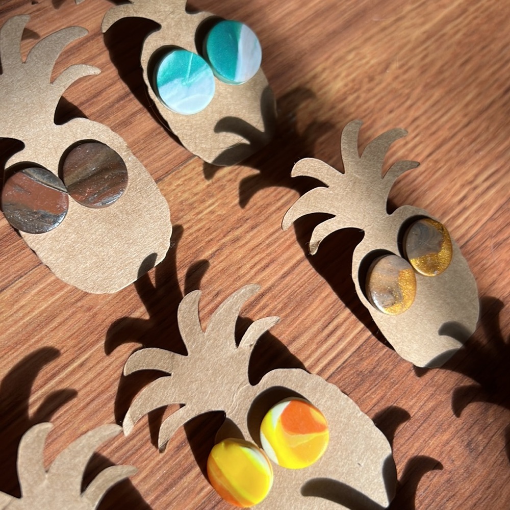 HAND MADE CLAY EAR RINGS - Picture 4 of 7